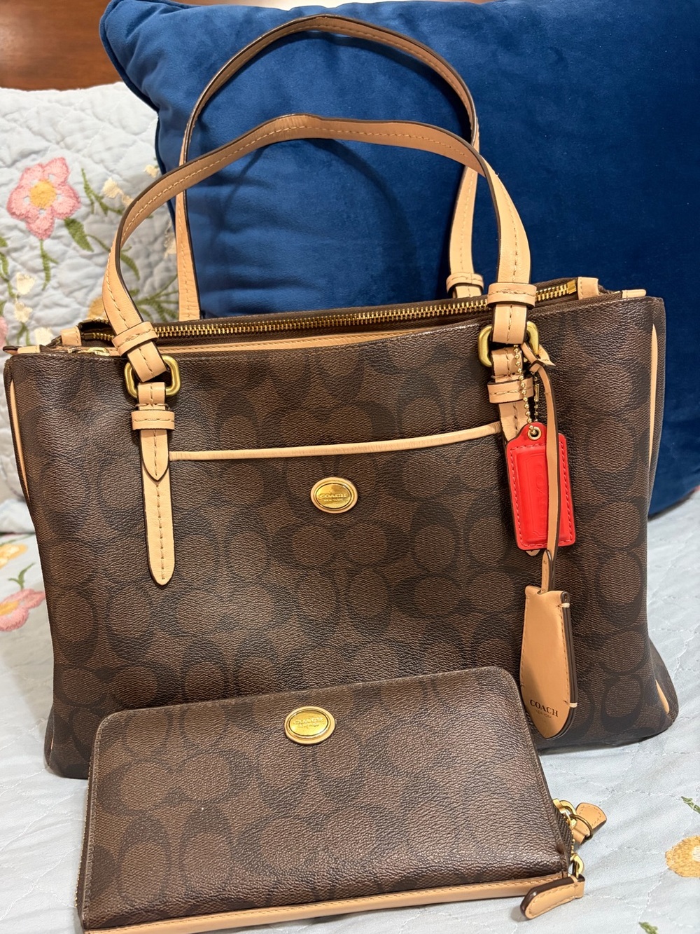Coach Signature Peyton Coated Canvas Double Zip Carryall Tote & Wallet PreOwned - Picture 2 of 16